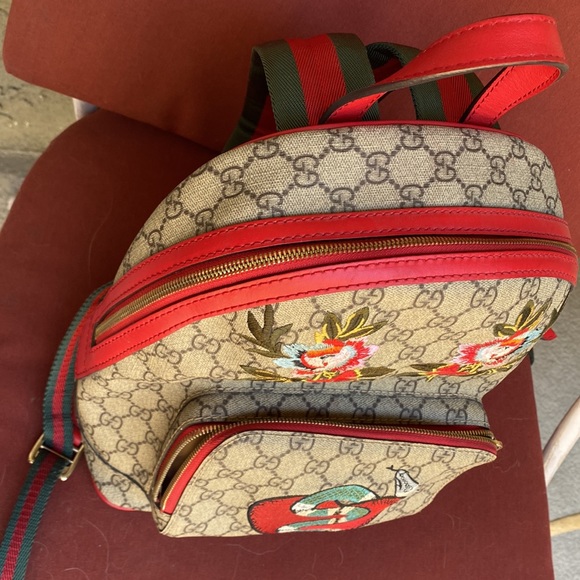 Gucci Beige Bee Embroidered Canvas & Leather small Day Backpack & Wallet - Picture 5 of 12